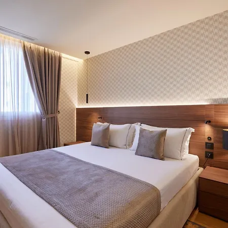 Valis Coast Residences Aparthotel
