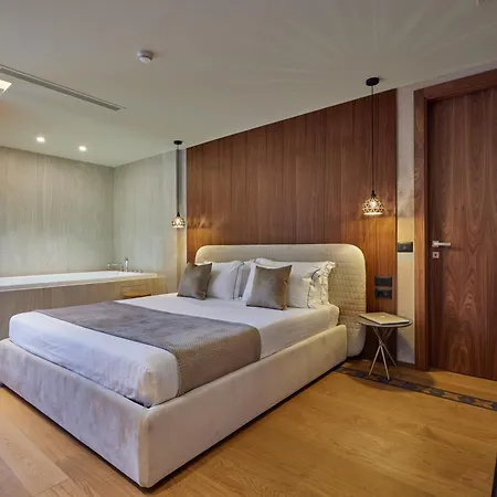 Valis Coast Residences Aparthotel