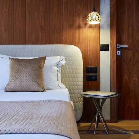 Valis Coast Residences Aparthotel