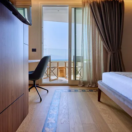 Valis Coast Residences מלון דירות Vlorë