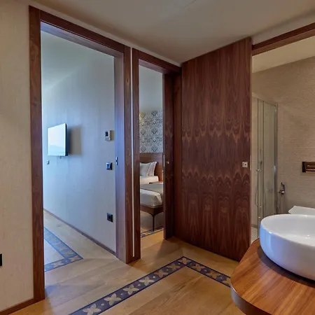 מלון דירות Valis Coast Residences 3*