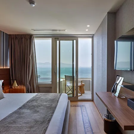 Valis Coast Residences מלון דירות